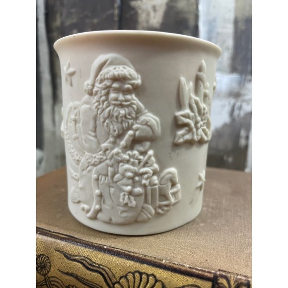 Mikasa Bisque Porcelain Embossed Christmas Candleholders Pair - Picture 4 of 9